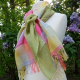 Szal lniany Nr 017 krata r�owa i jasna ziele�