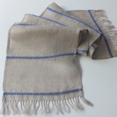 Szalik lniany Nr 004 szary z haftem INDYGO