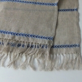 Szalik lniany Nr 004 szary z haftem INDYGO