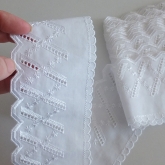 Haft Nr 011 bia�y na bawe�nie