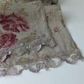 Szal lniany szary w r�e z koronk� 43x190