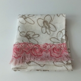 Szal lniany ivory w kwiaty z koronk� 46x200
