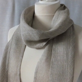 Szalik lniany Nr 003 szary z metalizowanymi fr�dzlami 23x220