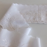 Haft Nr 012 bia�y na poliestrze odcinek 3.35 mb
