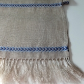 Szalik lniany Nr 004 szary z haftem INDYGO