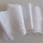 Haft Nr 012 bia�y na poliestrze odcinek 3.35 mb